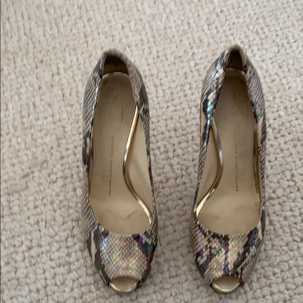 Woman’s shoes